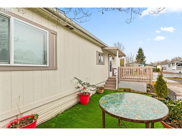 $94,500 | 1400 Candlelight Drive, Unit 208, Eugene, OR 97402