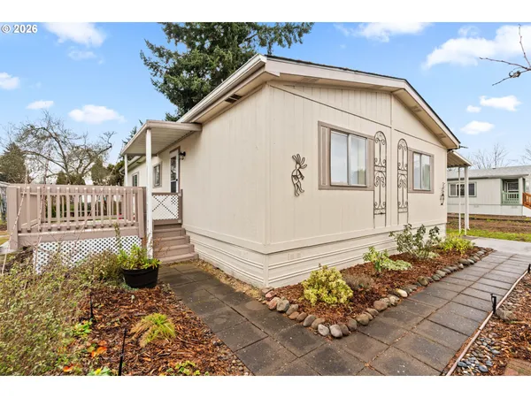 $94,500 | 1400 Candlelight Drive, Unit 208, Eugene, OR 97402