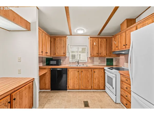 $94,500 | 1400 Candlelight Drive, Unit 208, Eugene, OR 97402