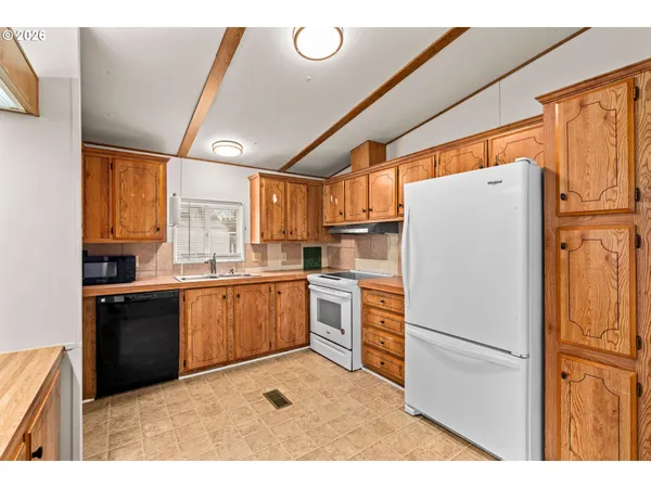 $94,500 | 1400 Candlelight Drive, Unit 208, Eugene, OR 97402