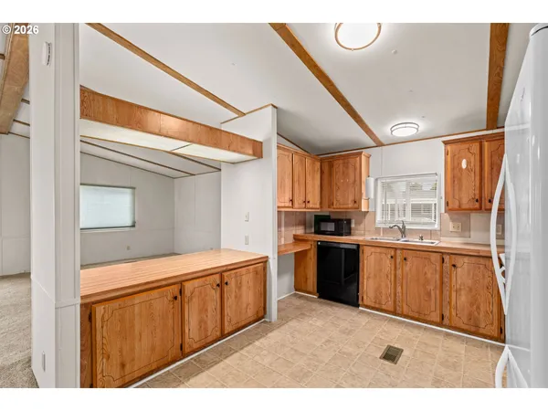 $94,500 | 1400 Candlelight Drive, Unit 208, Eugene, OR 97402