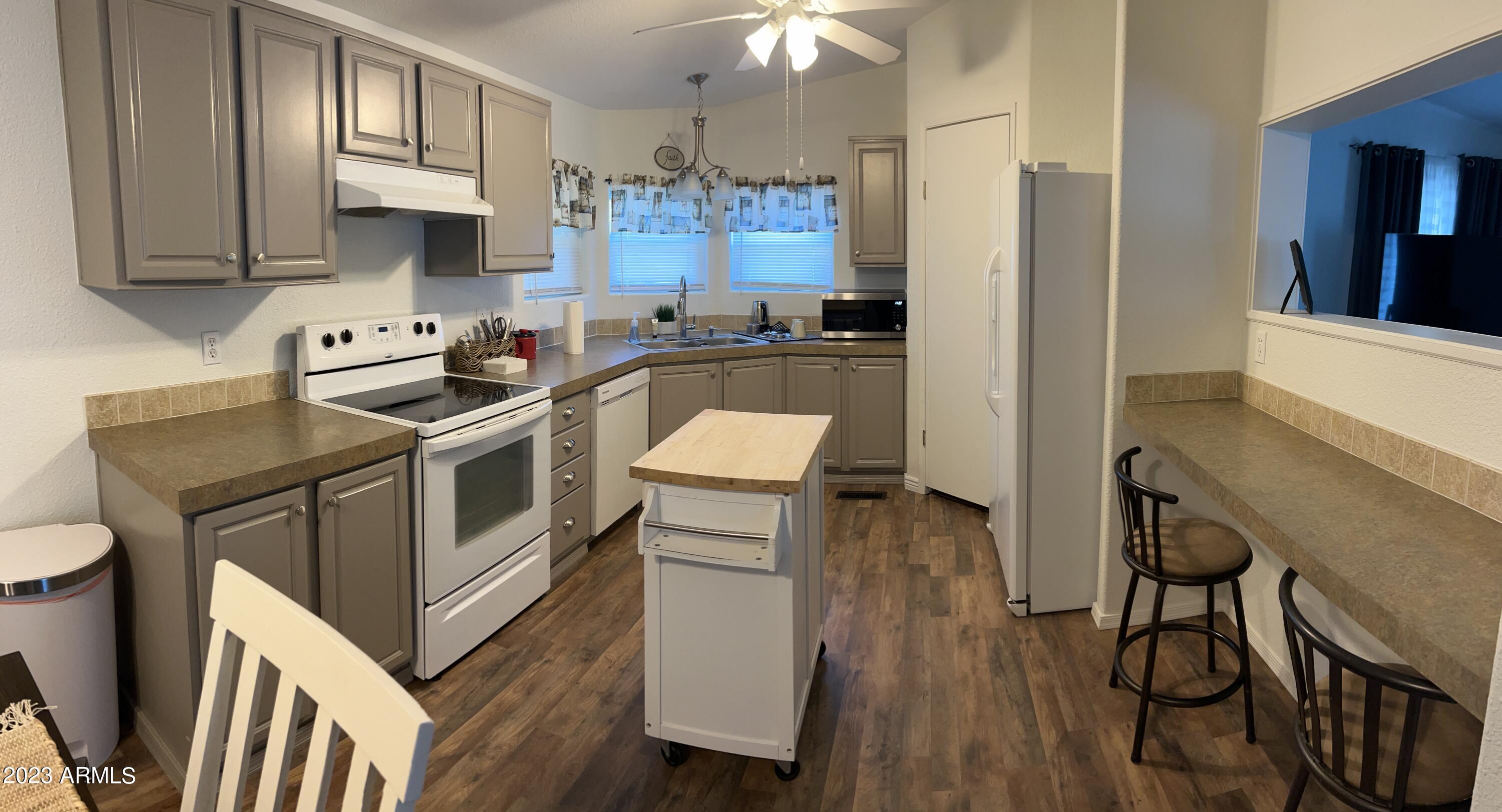 3700 South Tomahawk Road, Unit 10 Apache Junction, AZ 85119 - Photo 6 of 15 KITCHEN