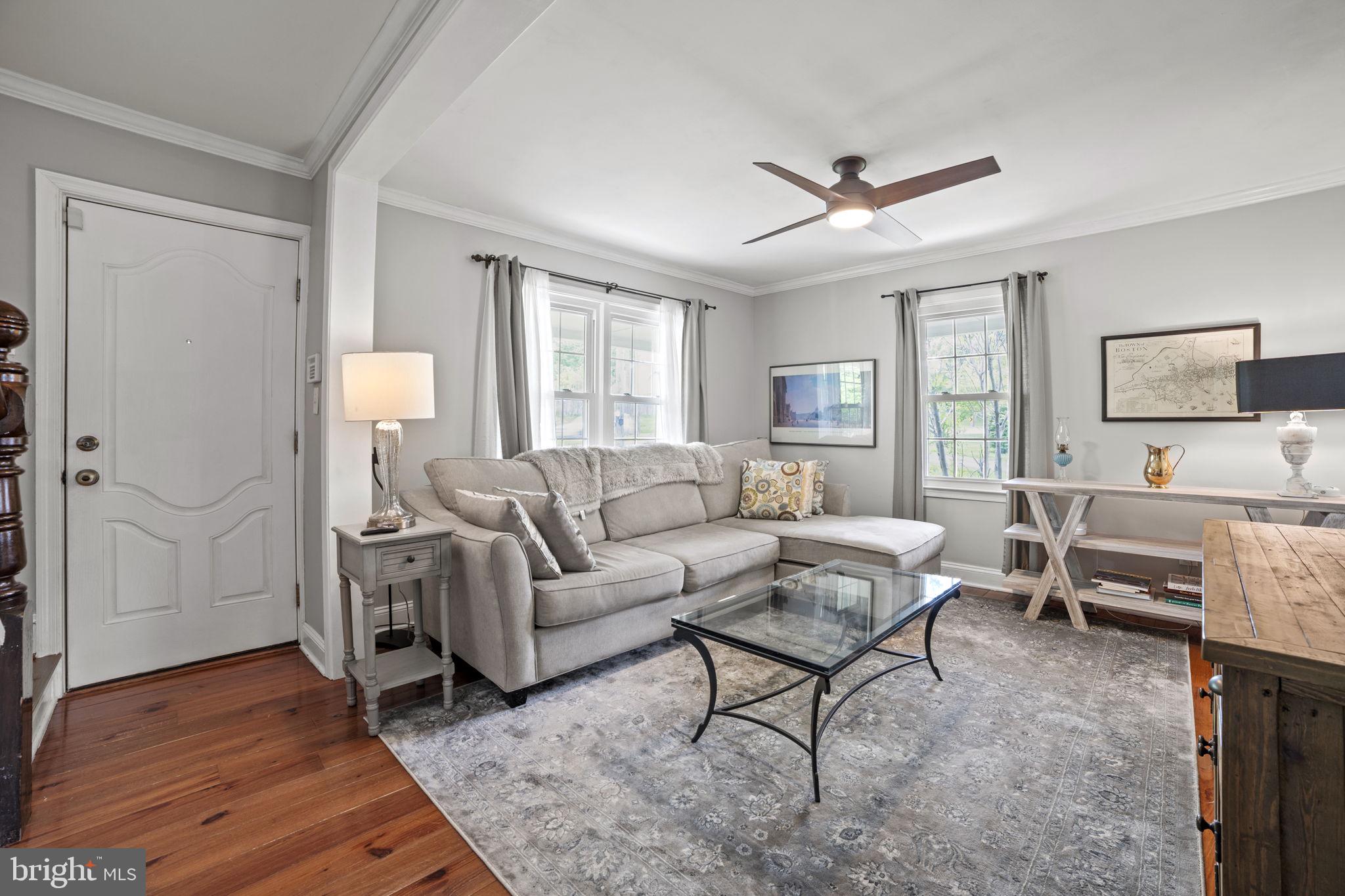 705 Dranesville Road Herndon, VA 20170 - Photo 4 of 22 Bright and inviting living space.