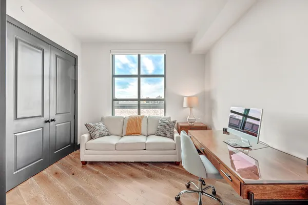 $5,300 | 5 Gadsdenboro Street, Unit 511, Charleston, SC 29401