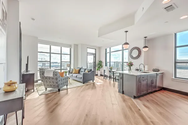 $5,300 | 5 Gadsdenboro Street, Unit 511, Charleston, SC 29401