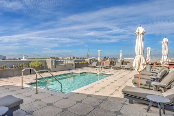 $5,300 | 5 Gadsdenboro Street, Unit 511, Charleston, SC 29401