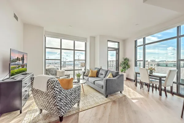 $5,300 | 5 Gadsdenboro Street, Unit 511, Charleston, SC 29401