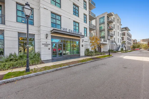 $5,300 | 5 Gadsdenboro Street, Unit 511, Charleston, SC 29401