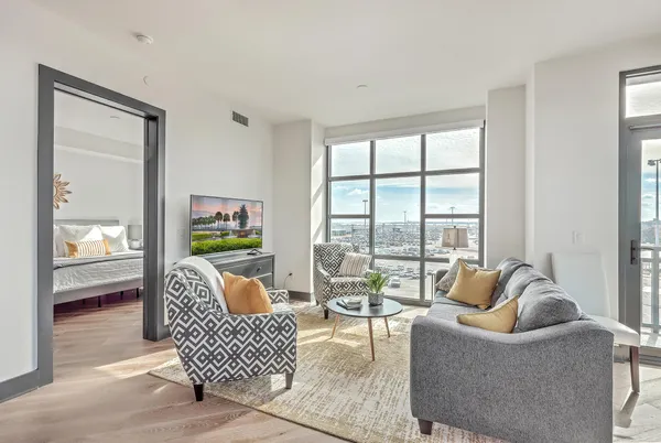 $5,300 | 5 Gadsdenboro Street, Unit 511, Charleston, SC 29401