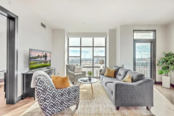 $5,300 | 5 Gadsdenboro Street, Unit 511, Charleston, SC 29401