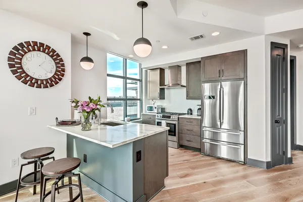 $5,300 | 5 Gadsdenboro Street, Unit 511, Charleston, SC 29401