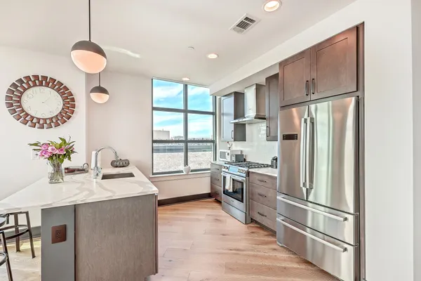 $5,300 | 5 Gadsdenboro Street, Unit 511, Charleston, SC 29401