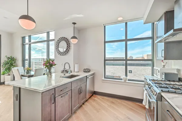 $5,300 | 5 Gadsdenboro Street, Unit 511, Charleston, SC 29401