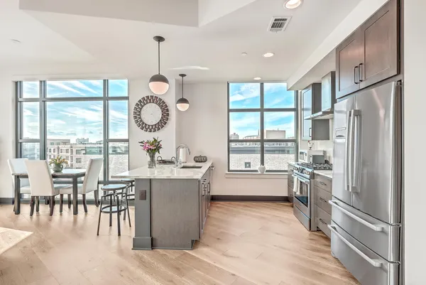 $5,300 | 5 Gadsdenboro Street, Unit 511, Charleston, SC 29401