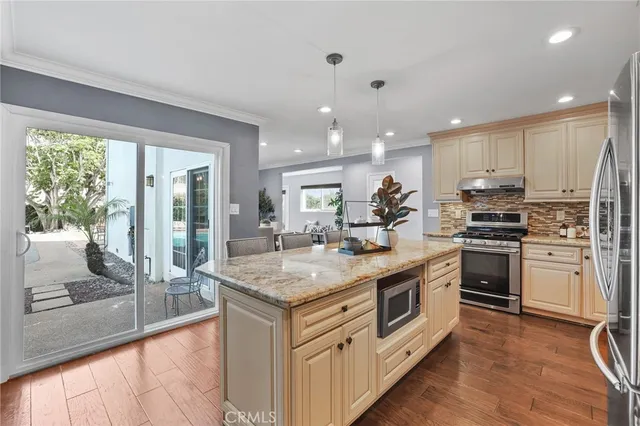 $1,499,000 | 3640 Pine Avenue, Long Beach, CA 90807