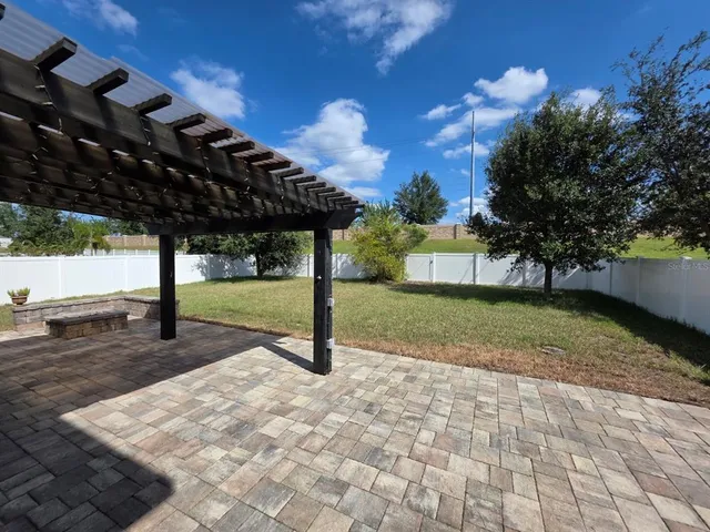 a view of a yard with plants