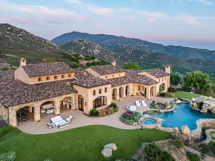 an aerial view of a house with outdoor space and lake view