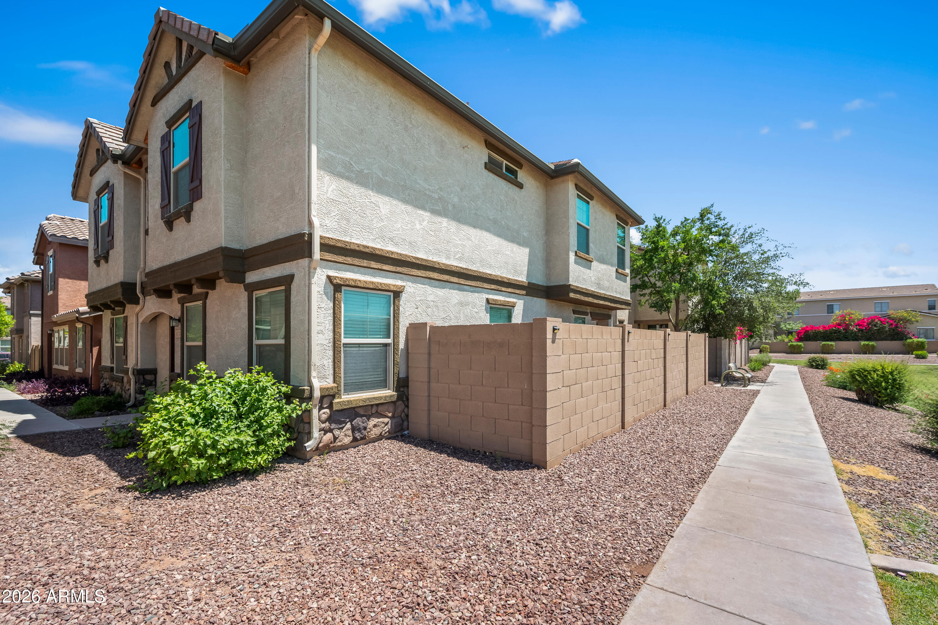 472 North Ranger Trail Gilbert, AZ 85234 - Photo 2 of 31