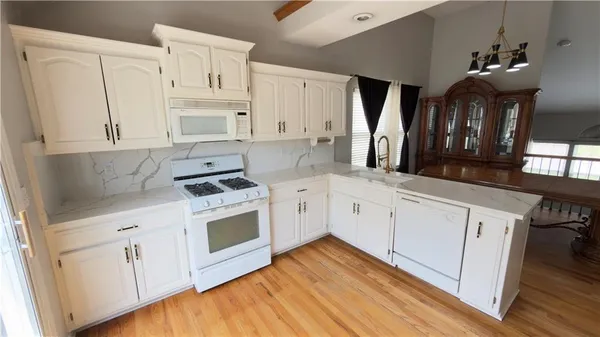 $360,000 | 14912 Pine View Drive, Grandview, MO 64030