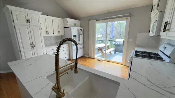 $360,000 | 14912 Pine View Drive, Grandview, MO 64030