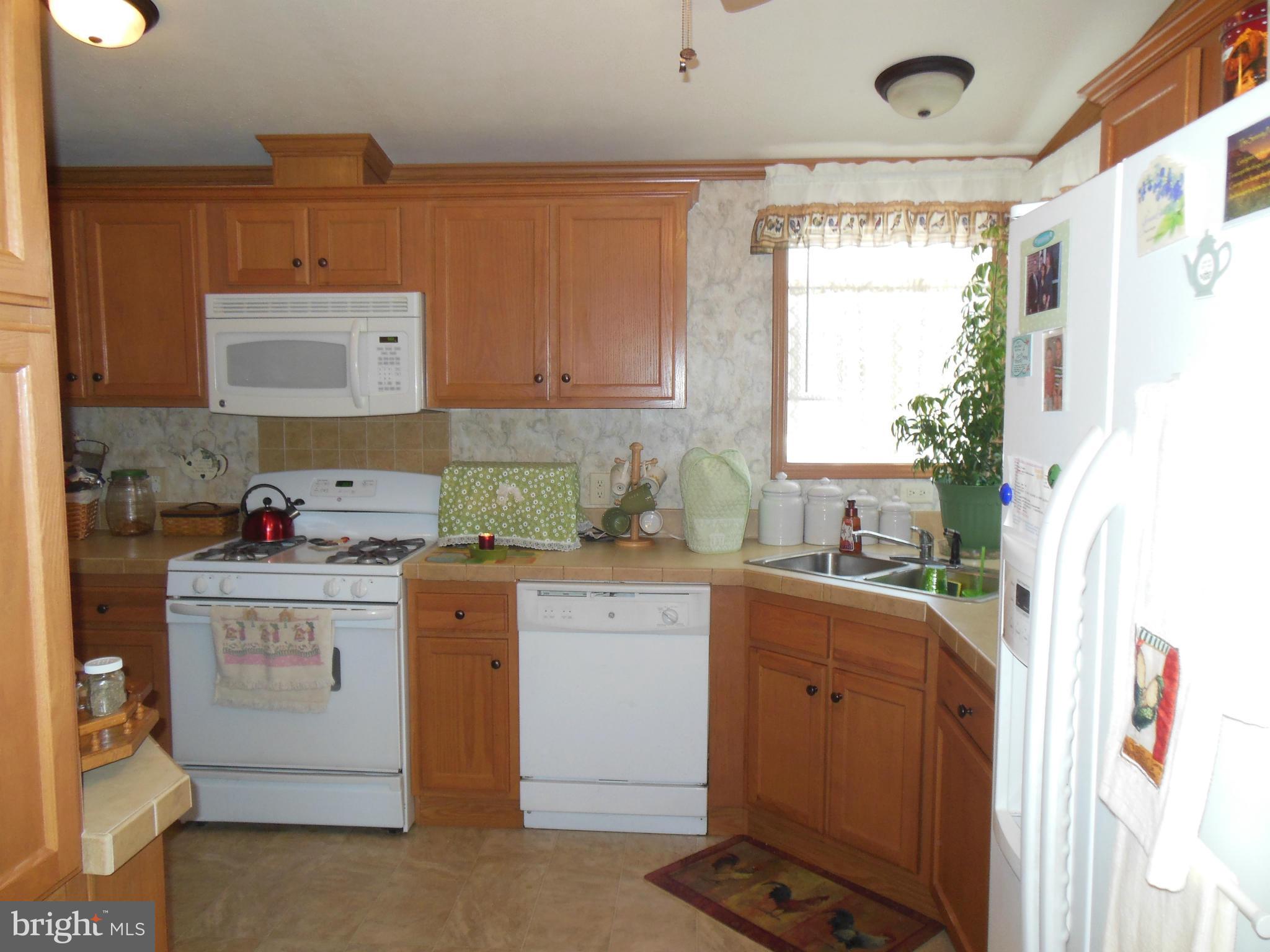11540 Philadelphia Road, Unit 33 White Marsh, MD 21162 - Photo 2 of 10 Kitchen