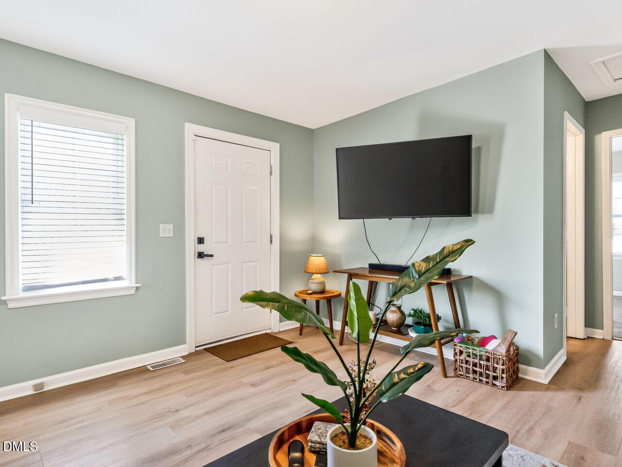 418 North Allen Road Wake Forest, NC 27587 - Photo 4 of 28 004-1280x960-living-room