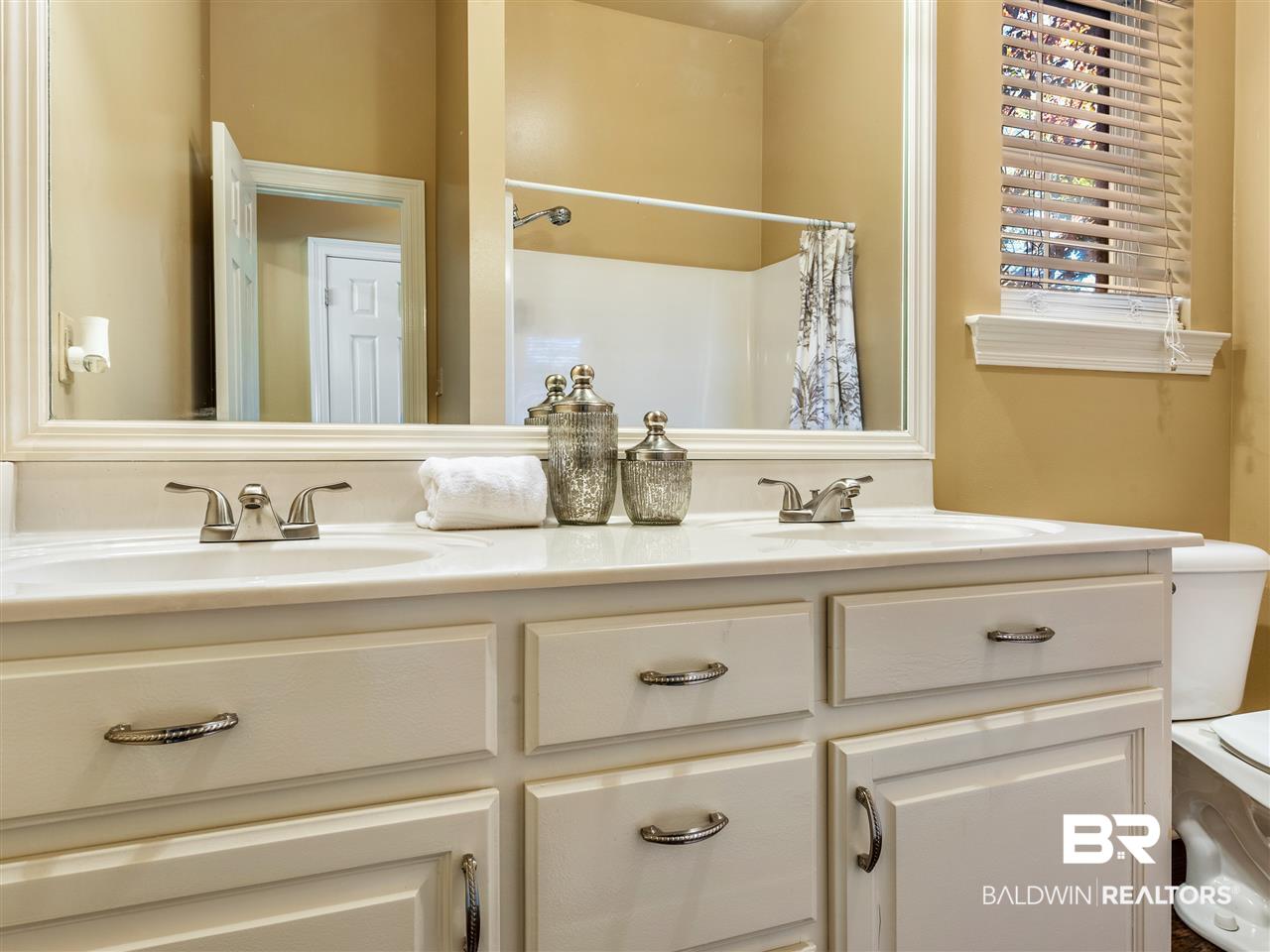 9886 Merritt Court Fairhope, AL 36532 - Photo 36 of 39 Guest Bath