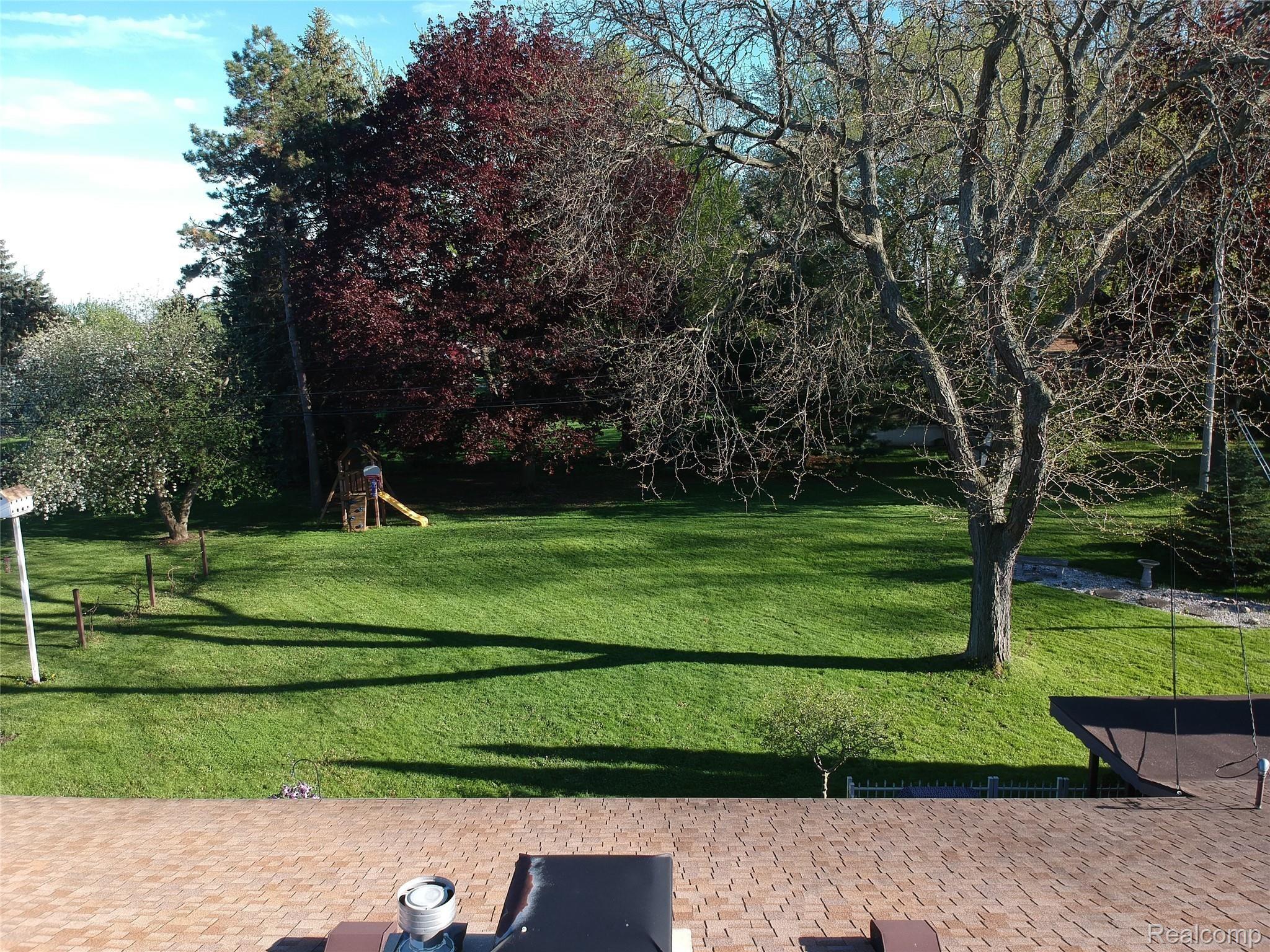 95 Boyken Road Rochester, MI 48307 - Photo 14 of 35 Bak Yard Summer
