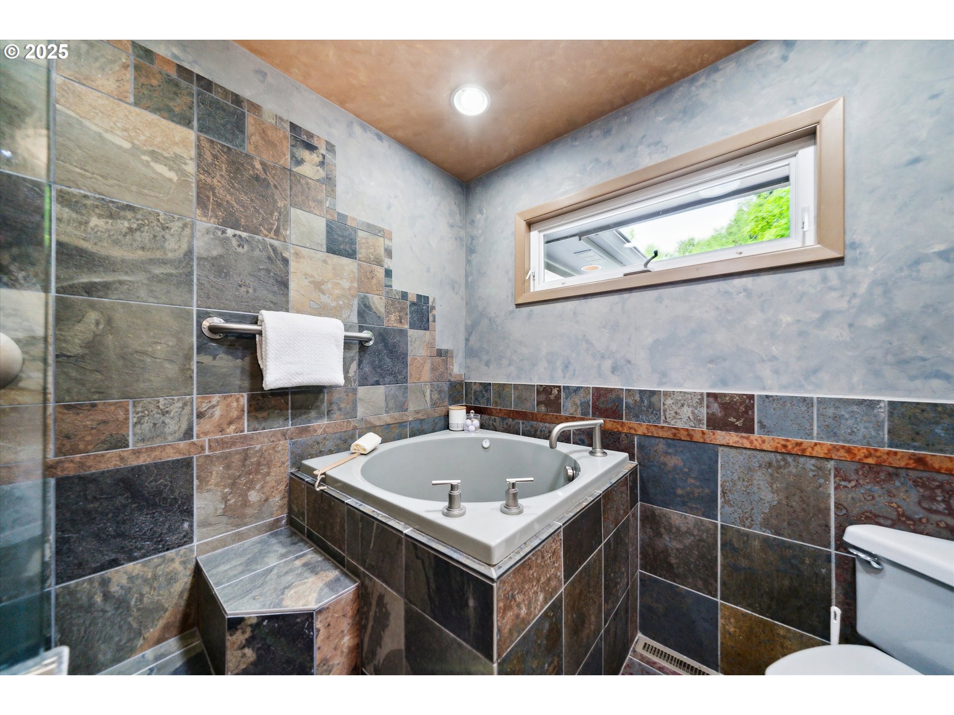 0501 South Riverside Street Portland, OR 97219 - Photo 16 of 45 a bathroom with a sink and a mirror