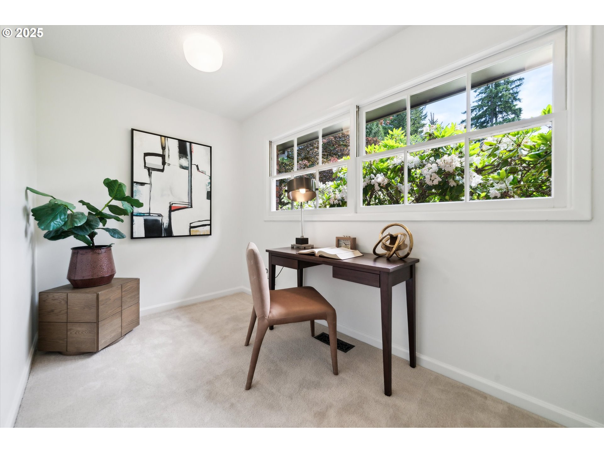 0501 South Riverside Street Portland, OR 97219 - Photo 24 of 45 a living room with furniture and a potted plant