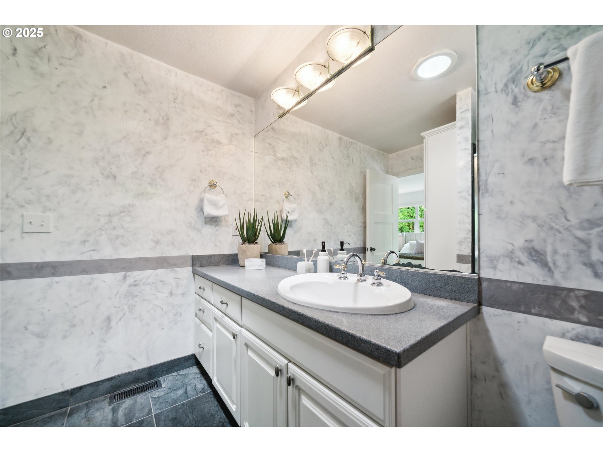 0501 South Riverside Street Portland, OR 97219 - Photo 26 of 45 a bathroom with a sink and a mirror