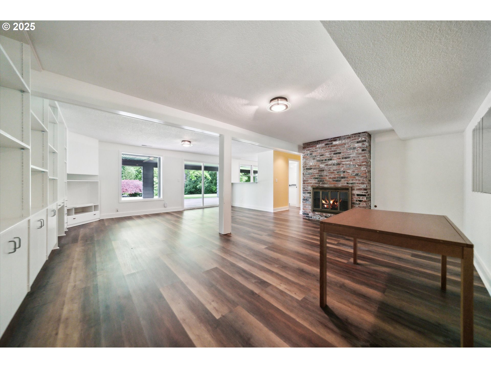 0501 South Riverside Street Portland, OR 97219 - Photo 29 of 45 a living room with furniture and a fireplace