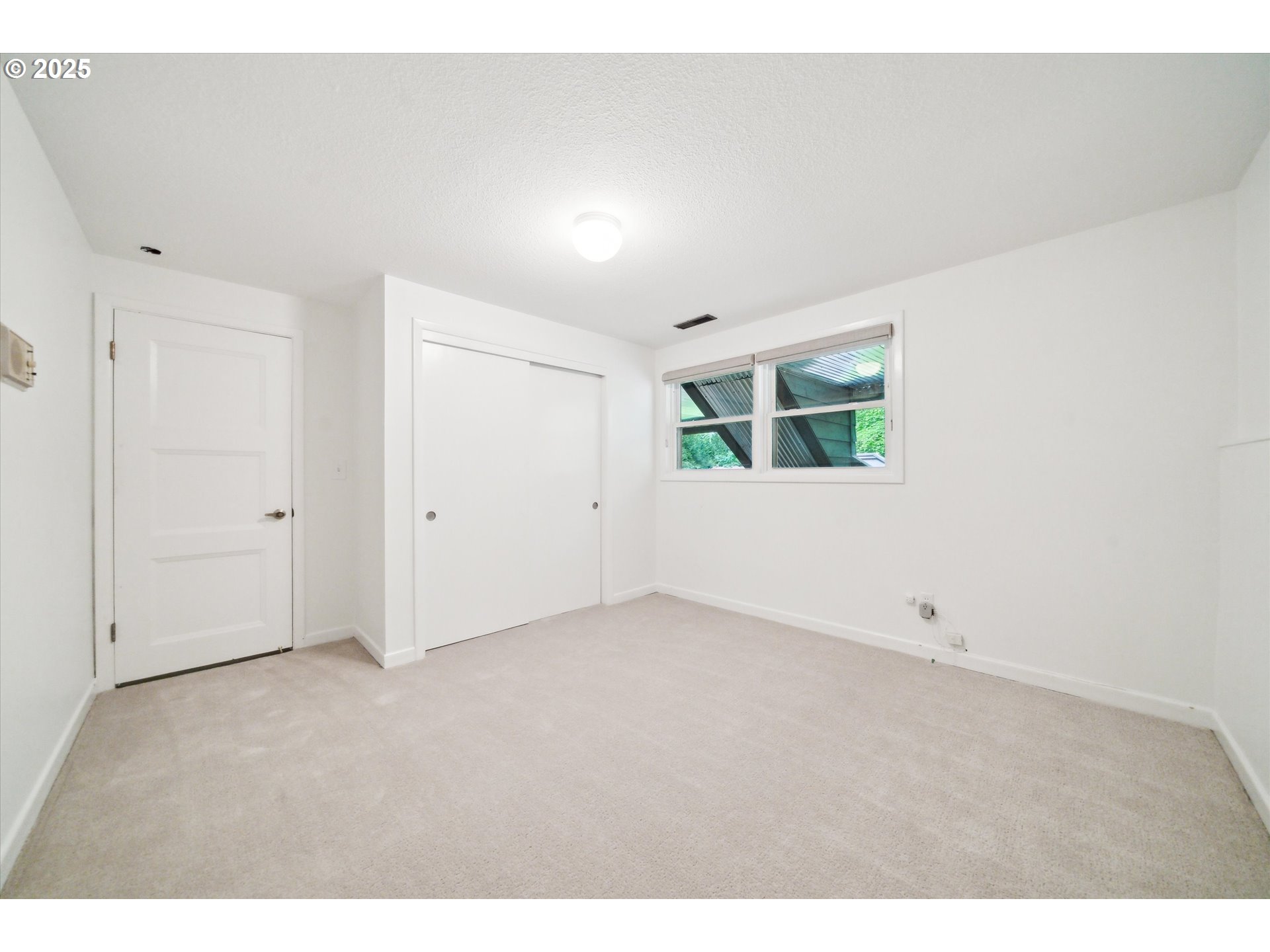 0501 South Riverside Street Portland, OR 97219 - Photo 33 of 45 a view of an empty room with a window