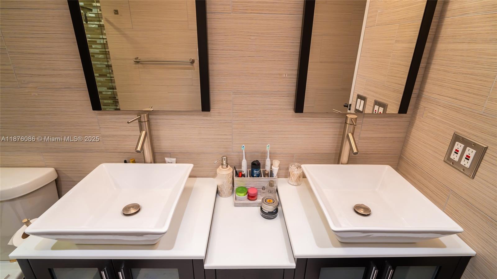 6500 Northwest 2nd Avenue, Unit 114 Boca Raton, FL 33487 - Photo 36 of 71 a bathroom with a sink and a mirror