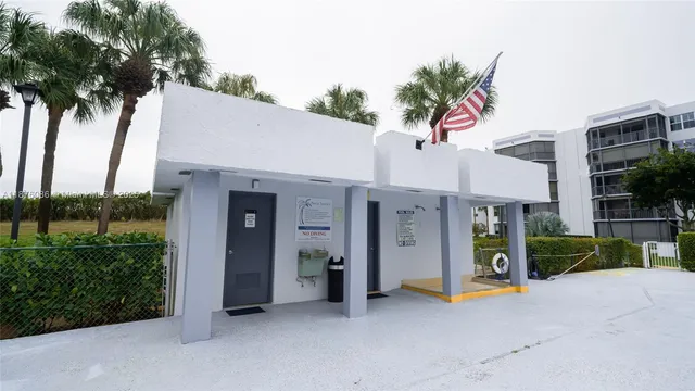 $390,000 | 6500 Northwest 2nd Avenue, Unit 114, Boca Raton, FL 33487