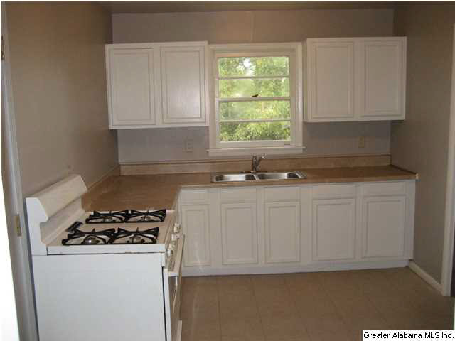 932 Center Way Southwest Birmingham, AL 35211 - Photo 13 of 24