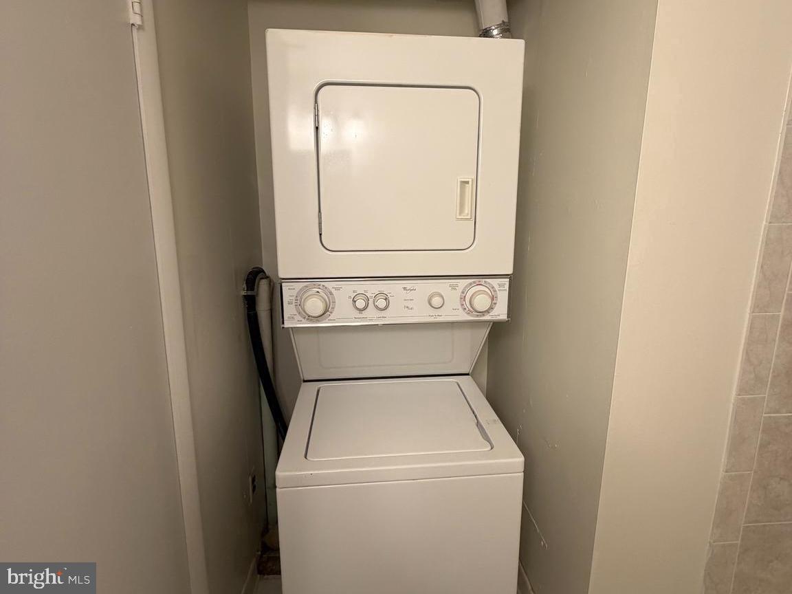 5485 Harpers Farm Road, Unit L6 Columbia, MD 21044 - Photo 8 of 20 a close up view of a washer and dryer