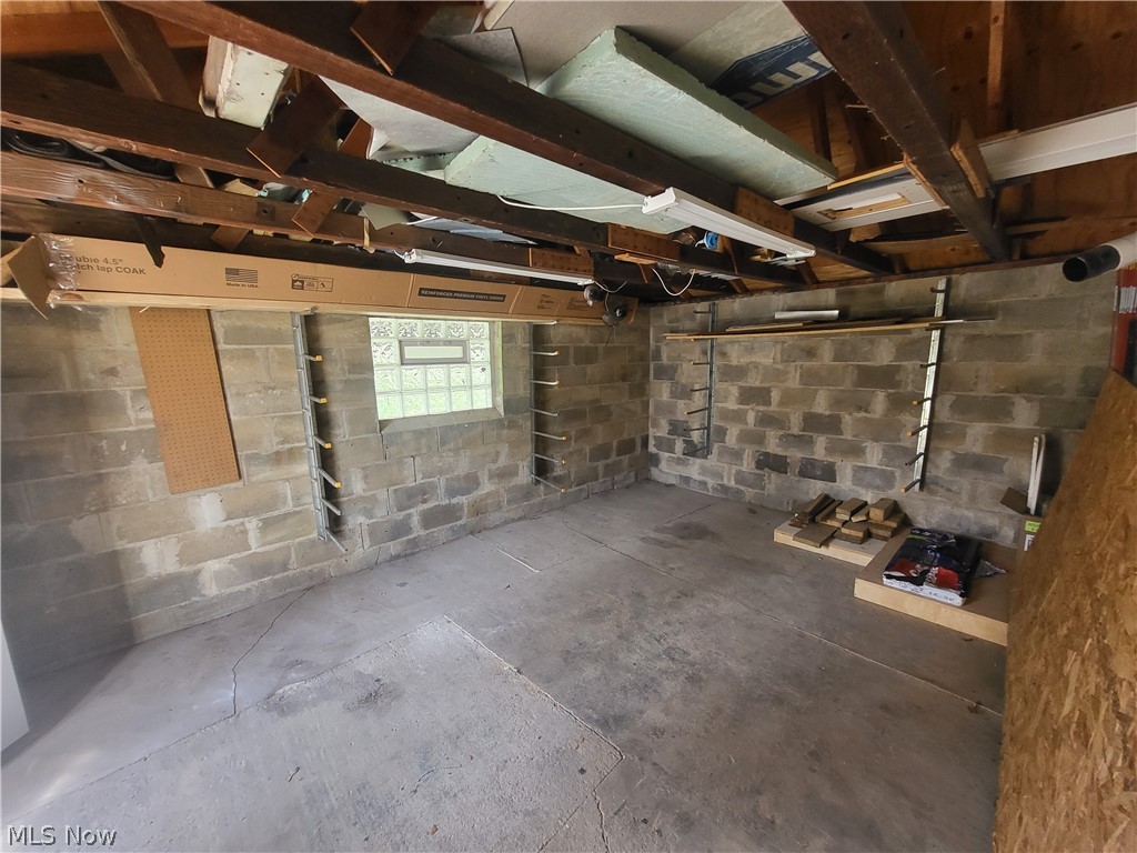 3260 Mogadore Road Akron, OH 44312 - Photo 20 of 20 Back room of outbuilding