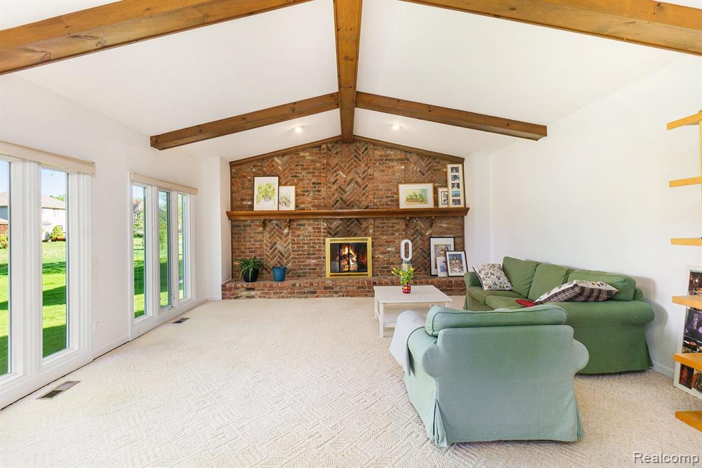 349 Shellbourne Drive Rochester Hills, MI 48309 - Photo 4 of 37