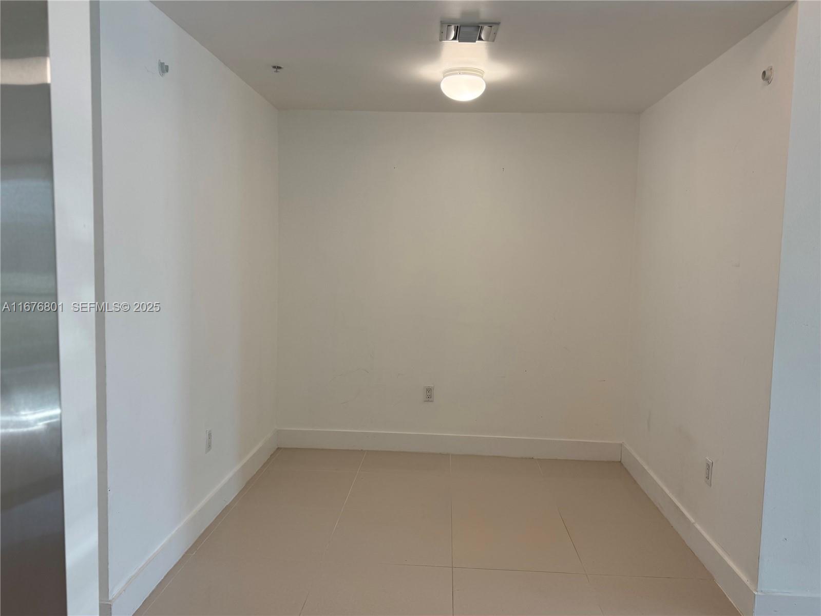 90 Southwest 3rd Street, Unit 1416 Miami, FL 33130 - Photo 9 of 31 a view of a small space