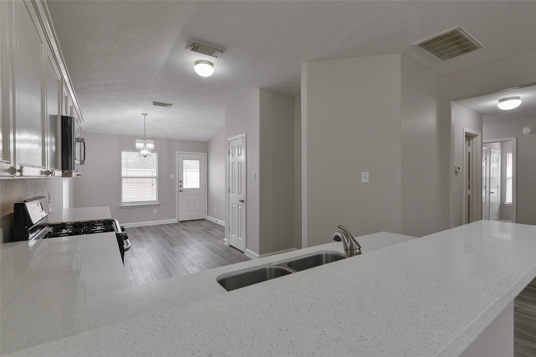 13027 Lark Point Court Houston, TX 77044 - Photo 10 of 29