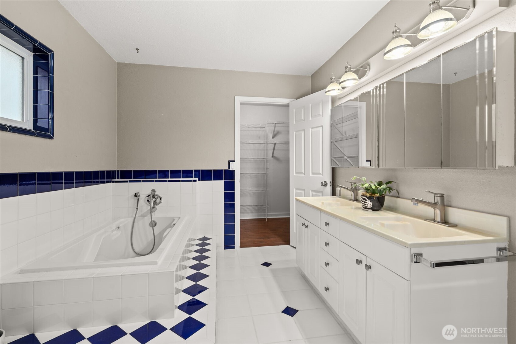 944 Willapa Road Raymond, WA 98577 - Photo 18 of 32 Gallery Image 18