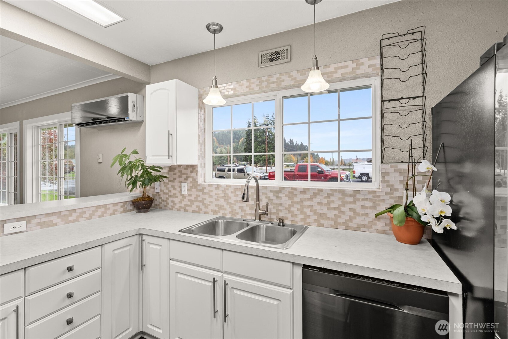 944 Willapa Road Raymond, WA 98577 - Photo 10 of 32 Gallery Image 10