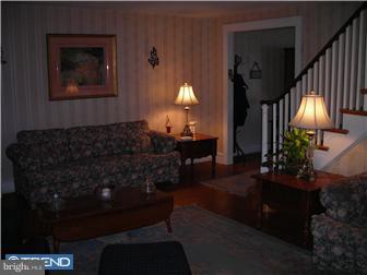 653 Rector Street Philadelphia, PA 19128 - Photo 10 of 12 Living Room