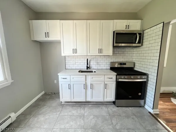 $1,900 | 909 Olive Street, Unit 2, Elizabeth, NJ 07201