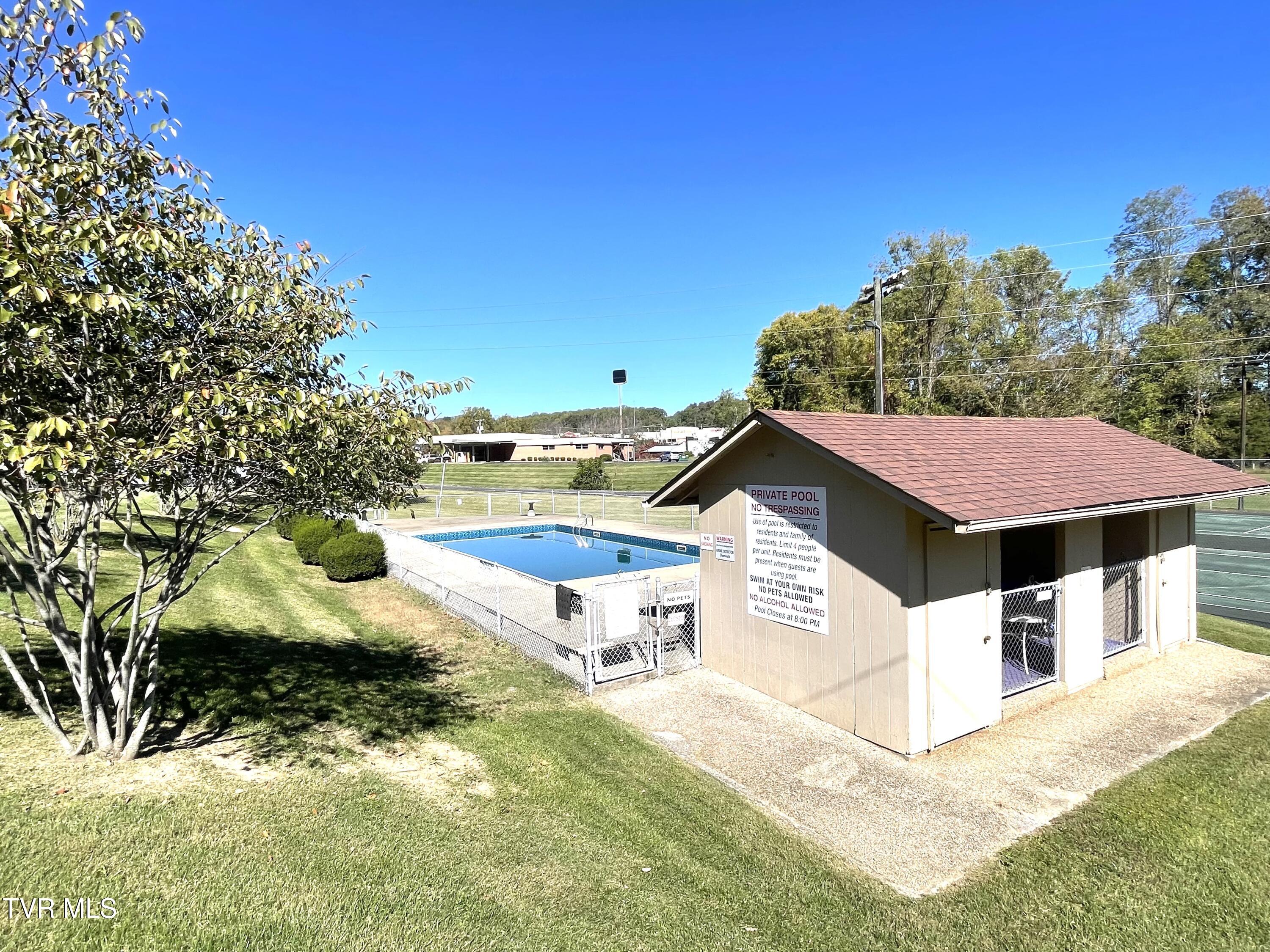 1225 Carriage Circle, Unit 101 Bristol, VA 24201 - Photo 11 of 13 IMG_3036