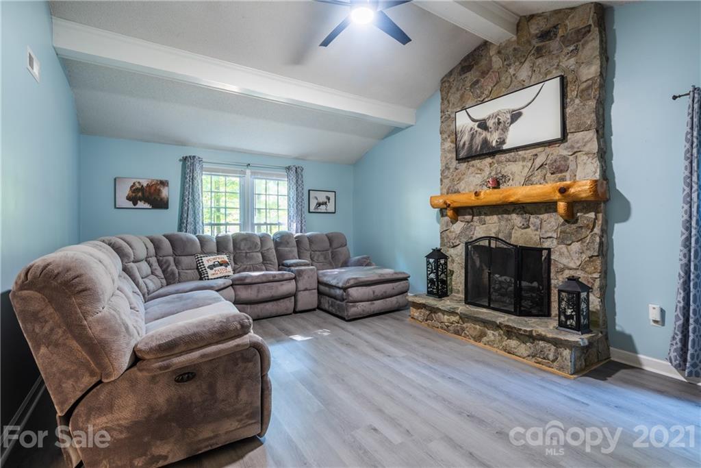 202 Raintree Drive Matthews, NC 28104 - Photo 6 of 41 Gallery Image 6