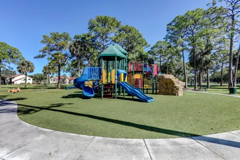 $1,950,000 | 83 Sandbourne Lane, Palm Beach Gardens, FL 33418