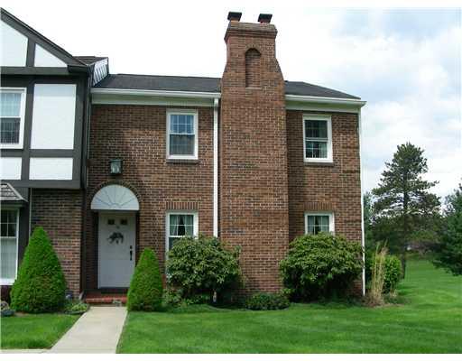 318 Windsor Ridge, Unit 16 New Castle, PA 16105 - Photo 1 of 14 Exterior Front.