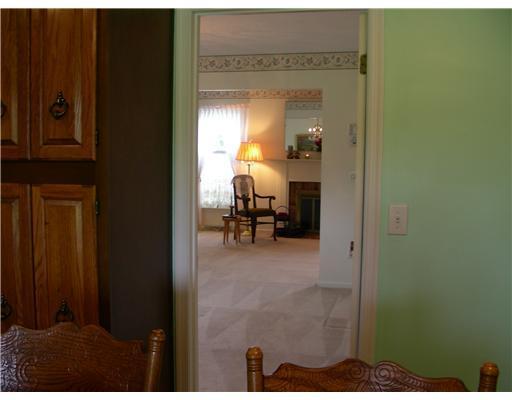318 Windsor Ridge, Unit 16 New Castle, PA 16105 - Photo 13 of 14 Living Room.